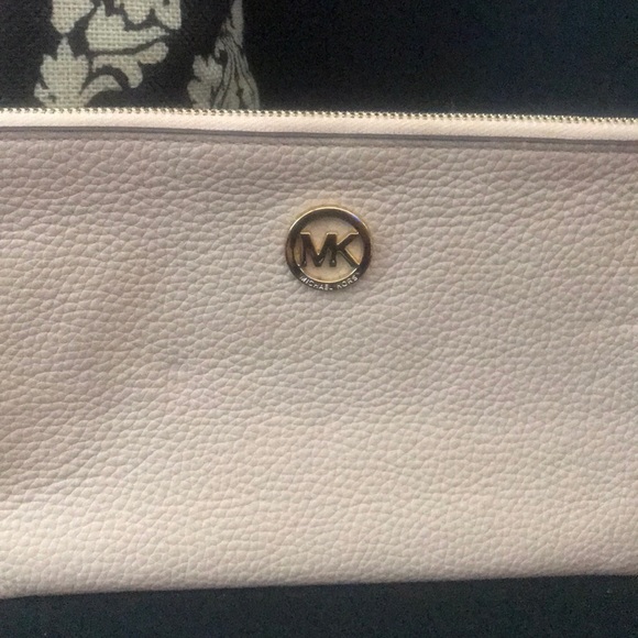 Michael Kors Wristlet - Picture 2 of 9